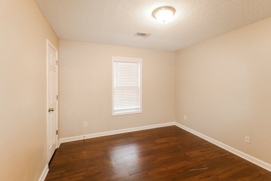 Building Photo - 2847 James Henry Dr