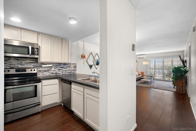 Building Photo - 1209 Hueneme St