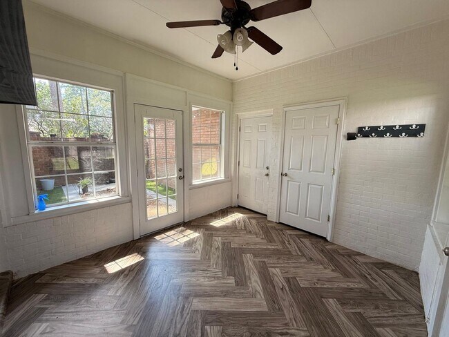 Building Photo - Spacious 4BR Home in Desirable North Columbus