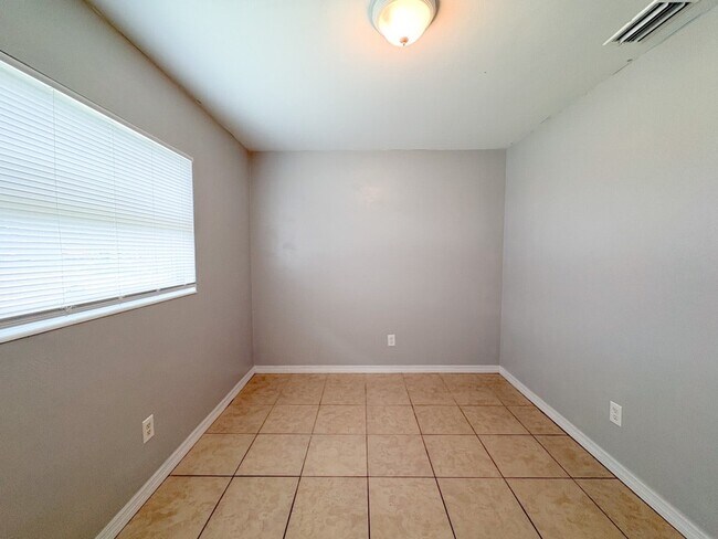 Building Photo - 284 17th St NE