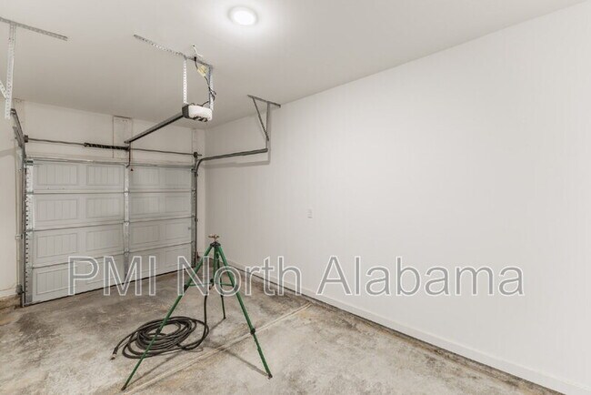 Building Photo - 7593 Discovery Pt Dr NW