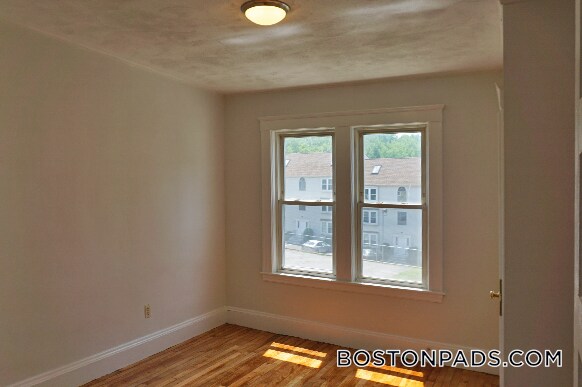 Building Photo - 381 Crescent St