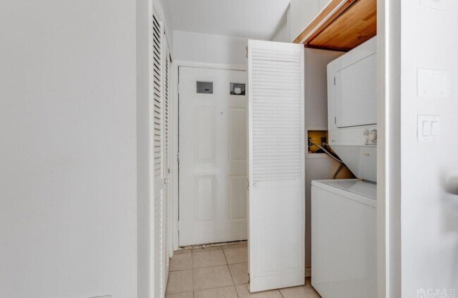 Building Photo - 117 Longfield Ct