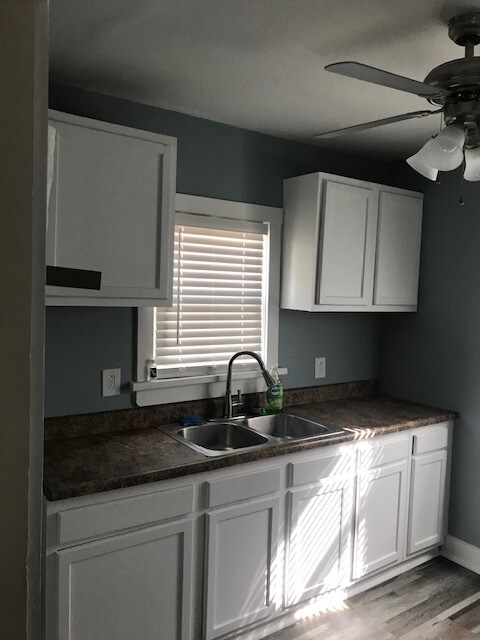 Kitchen - 984 Rondel Rd