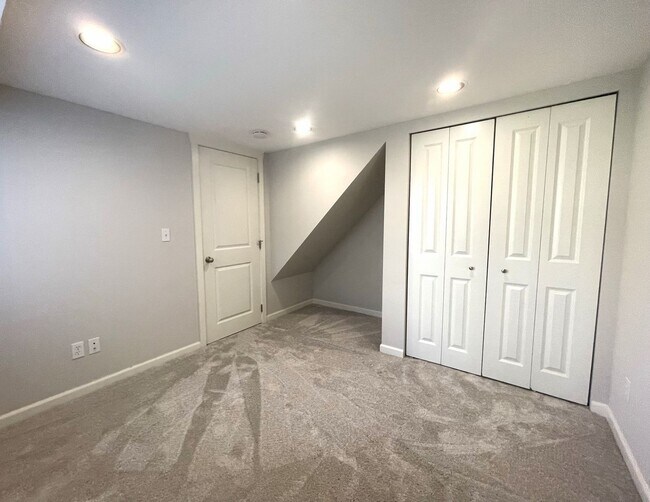 Building Photo - 4725 35th Ave SW