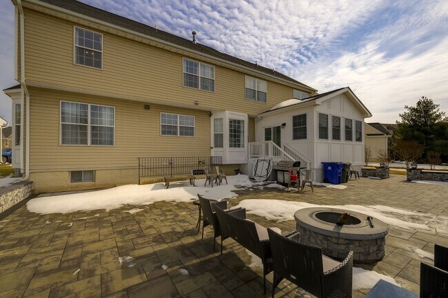 Building Photo - Luxurious Single Family Home in Emerald Farm