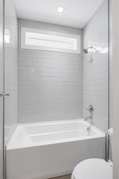 Building Photo - 1002A Southside Ave