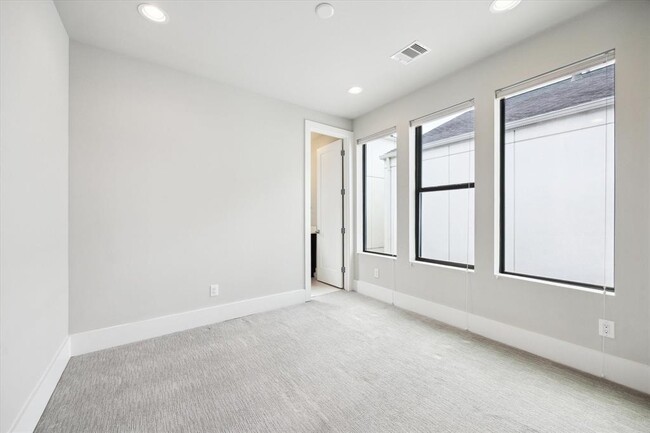 Building Photo - 2119 Arabelle St