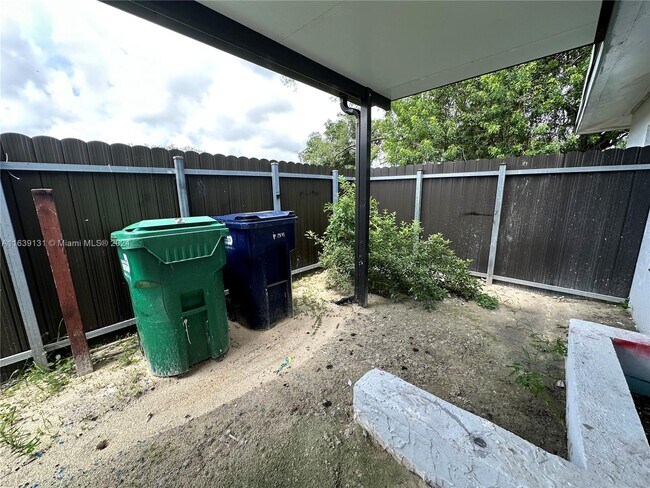 Building Photo - 1049 NW 95th St