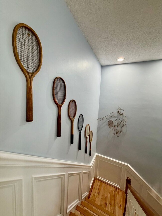 Building Photo - 3 bedroom 2.5 Bathroom Condo In Saddlebrook!