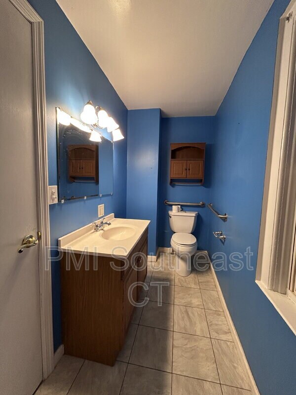 Building Photo - 121 Shaw St