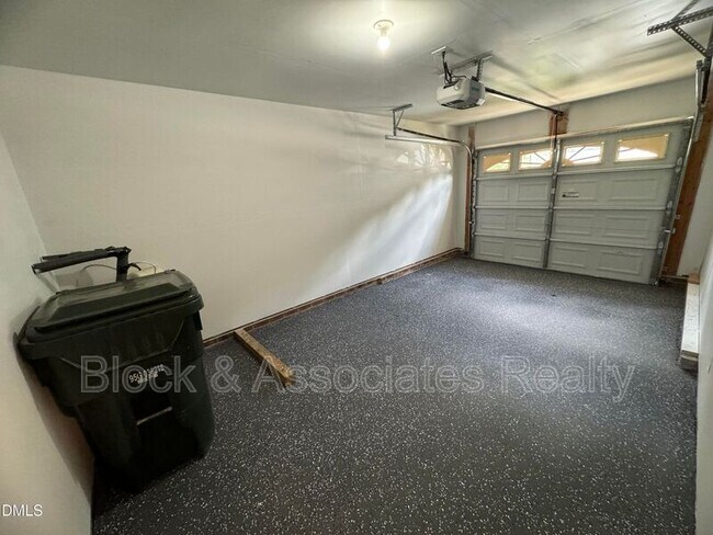 Building Photo - 4804 Tanglewood Oaks St