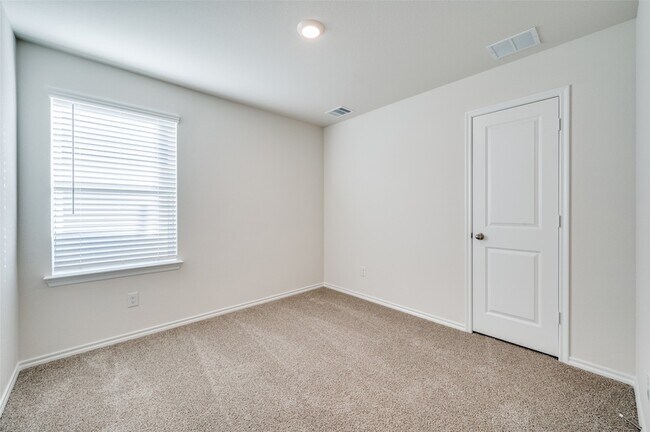 Building Photo - 7024 Vining Dr
