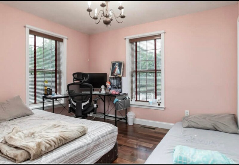 Building Photo - 160 S Elm St