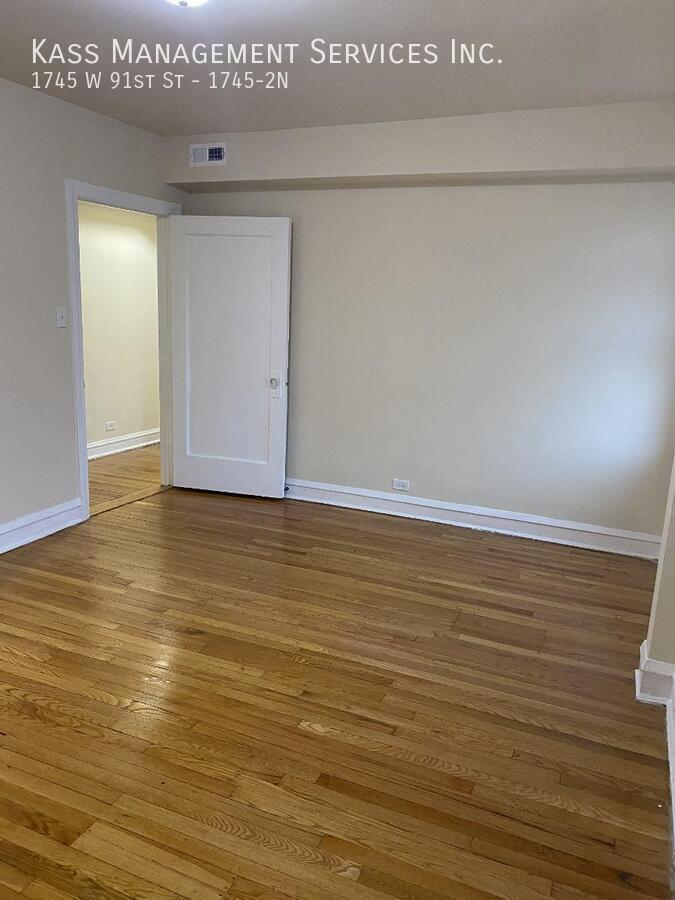 Building Photo - 1745 W 91st St