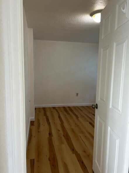 Building Photo - 33141 Case St