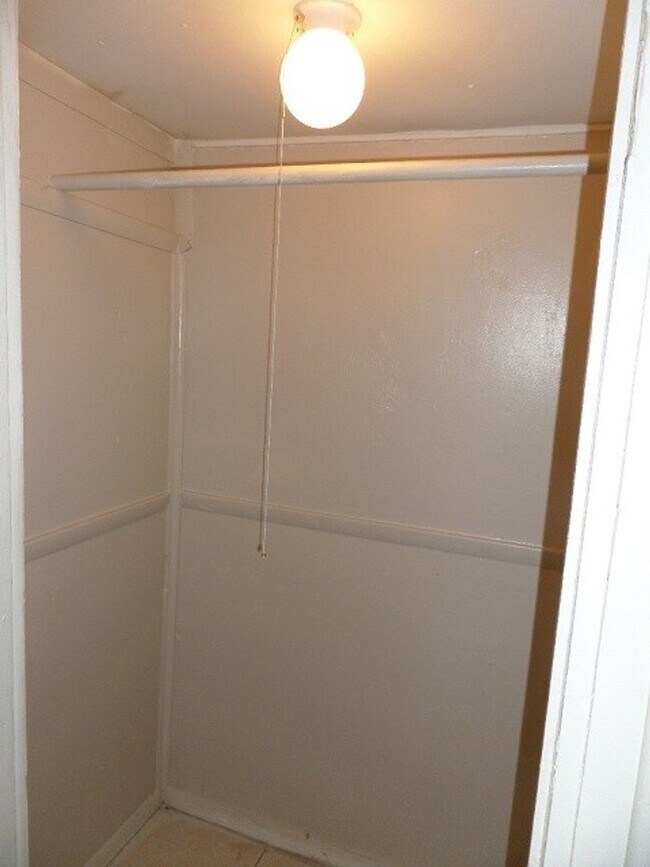 Building Photo - 2242 23rd Ave S