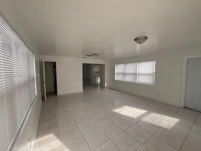 Building Photo - 1513 NW 15th Ave