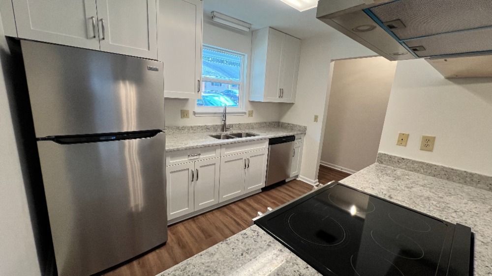 Building Photo - 818 Jamestown Ct