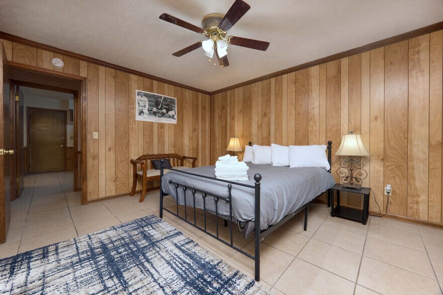 Building Photo - 4629 Rosemont Dr