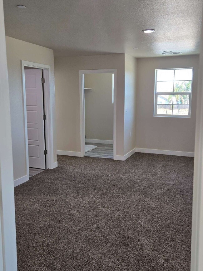 Building Photo - Newly Constructed North Merced Home! Uniqu...