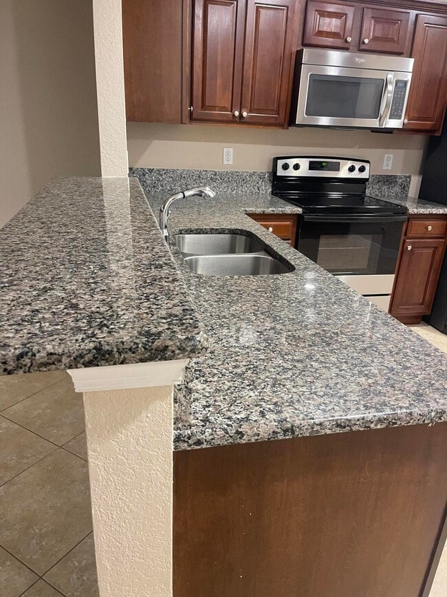 Building Photo - 1964 Providence Pl