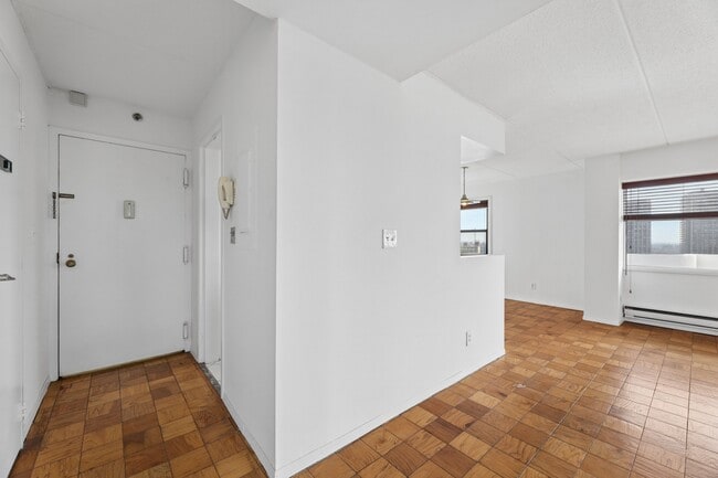 Building Photo - 1600 Center Ave