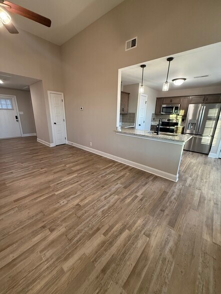 Building Photo - 1100 Cardinal Creek Dr