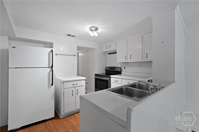 Building Photo - 207 E Charlton St