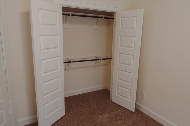 Building Photo - 3352 Vine Ter Trce