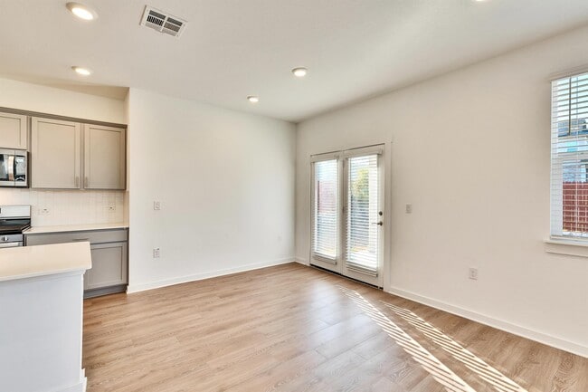 Building Photo - 13920 Lubeck Dr