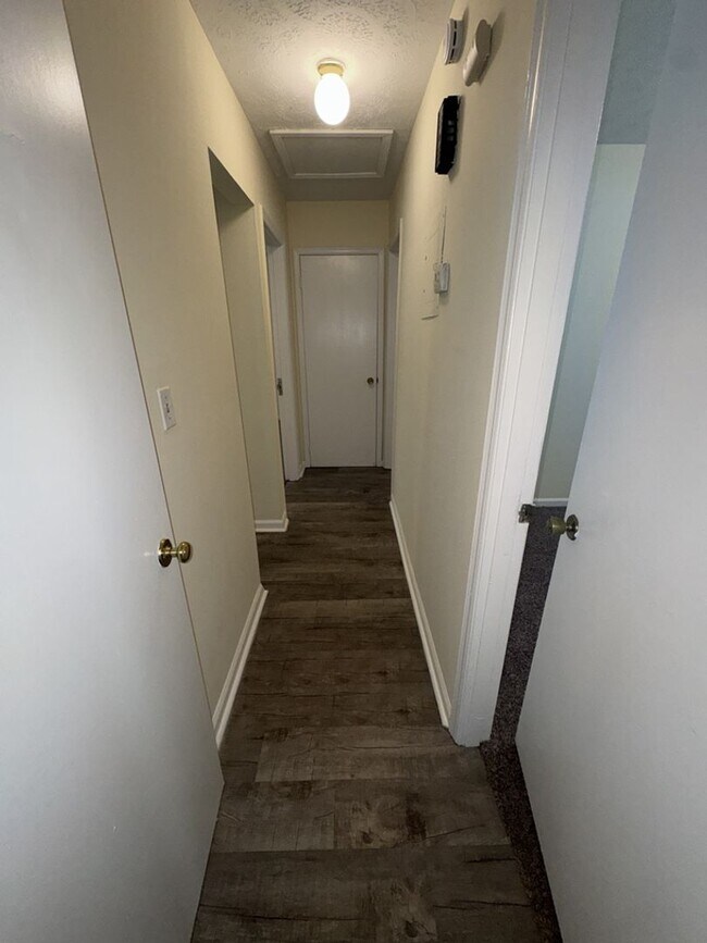 Building Photo - 1127 Harness Dr