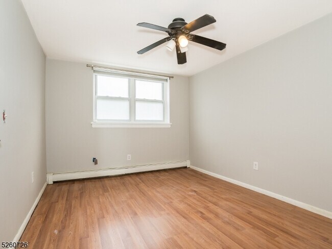 Building Photo - 48 Elm St