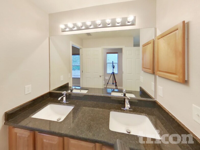 Building Photo - 39 Balsam St