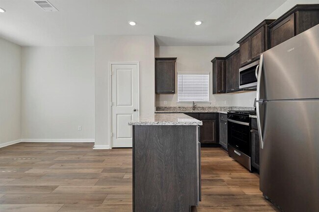 Building Photo - 420 Mystic Slopes Dr