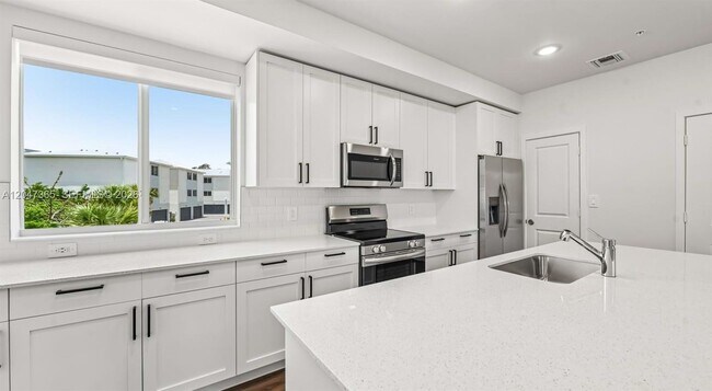 Building Photo - 18155 SW 98th Ave