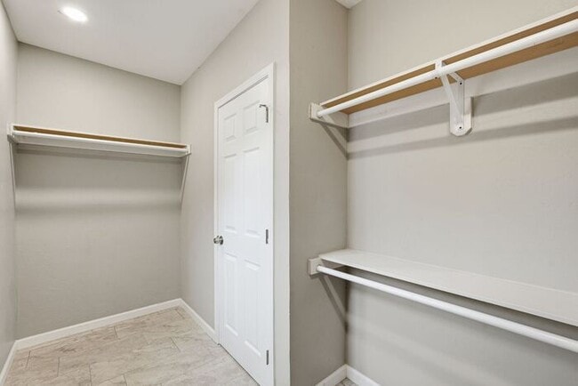 Building Photo - Bright, Fresh & Pet-Friendly — 3BR Retreat Minutes from U of A