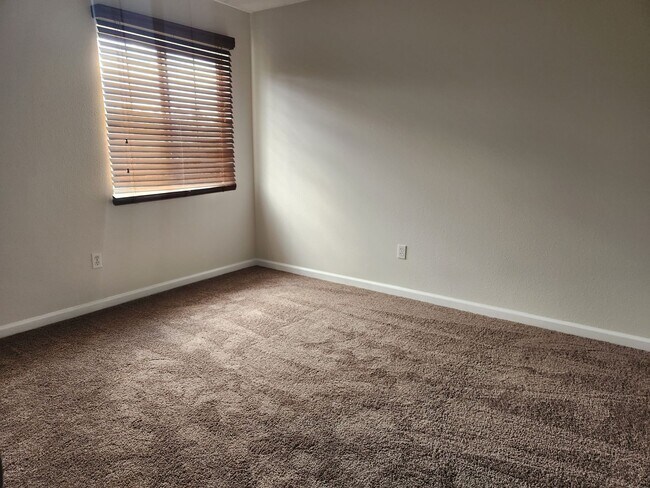 Building Photo - Adorable 3 Bedroom 2.5 Bath home