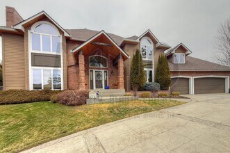 Building Photo - Elegant & Sprawling South Hill Home