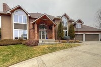 Building Photo - Elegant & Sprawling South Hill Home