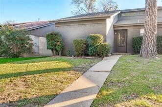 Building Photo - 2733 St George Pl