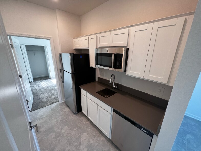 Building Photo - 784 Daring Dr
