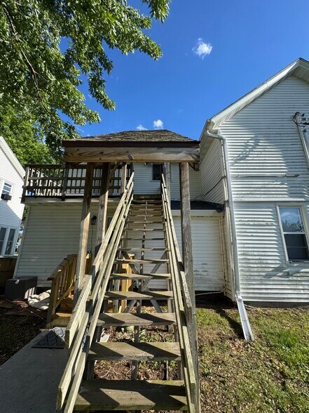Building Photo - 1006 1/2 Therbrook St