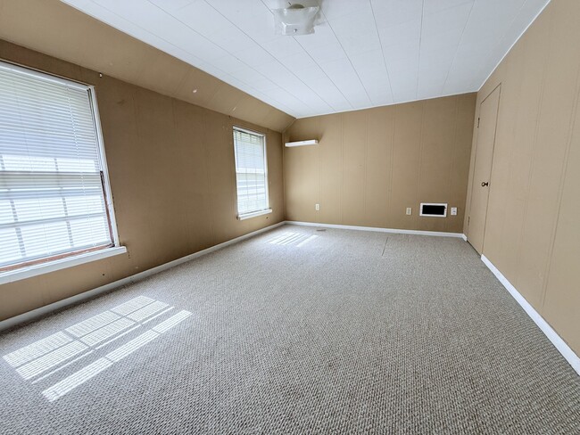 Building Photo - 383 Westover Rd