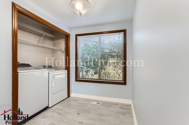 Building Photo - Charming 3-Bed, 2-Bath Home with Stunning Neighborhood Views & Excellent Amenities! NEW PRICE and...