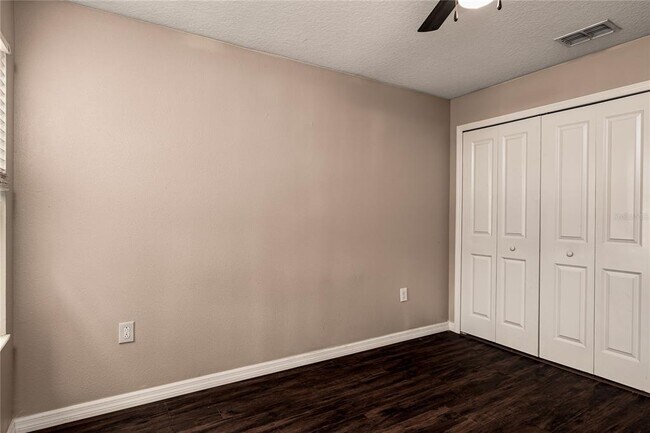 Building Photo - 724 Royal Empress Dr