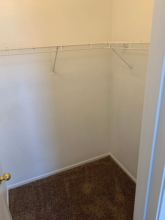 Building Photo - 2 WEEKS FREE RENT November Special - Beaut...