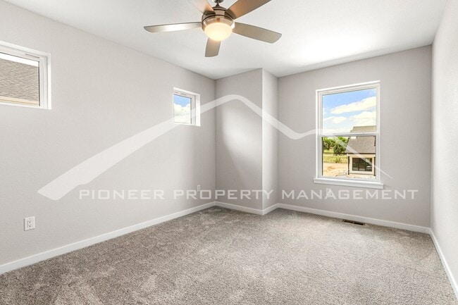 Building Photo - Beautiful Home with 2 Car Garage and Central A/C