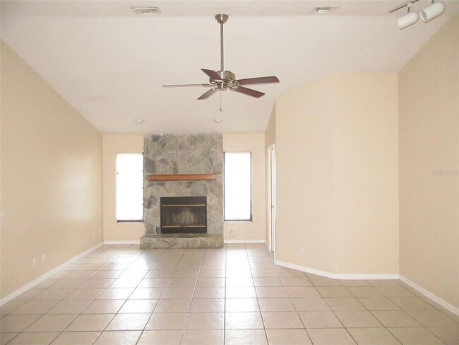 Building Photo - 22182 Peachland Blvd
