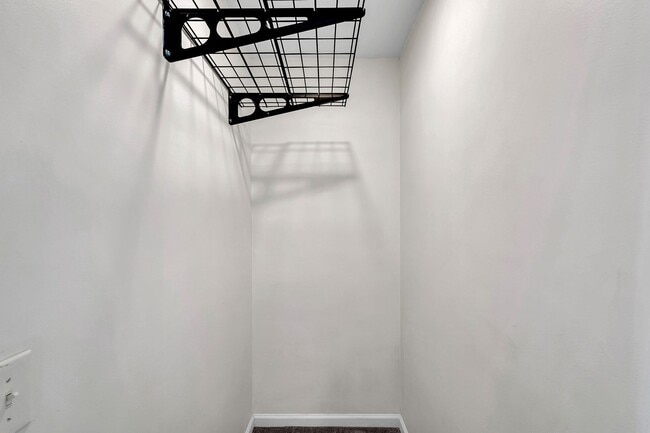 Building Photo - 4 Bedroom 3 Bath Home Located in Shell Poi...